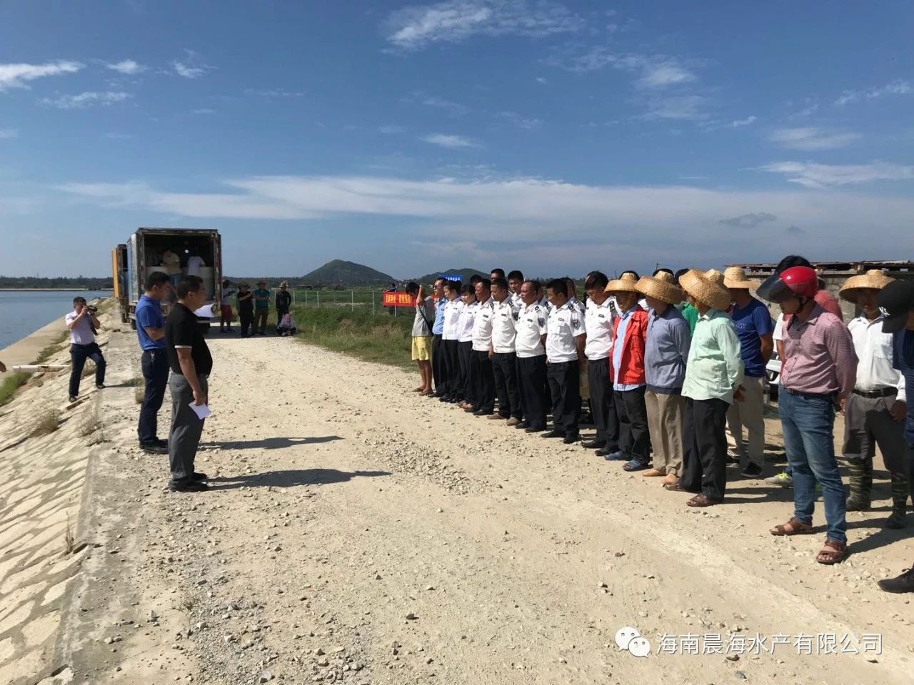 海南晨海水產(chǎn)助力萬寧小海海域增殖放流活動(dòng)1.jpg